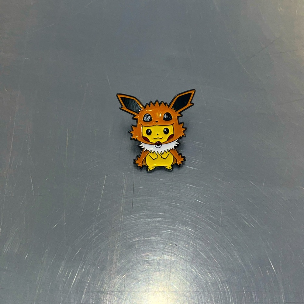 Pokémon Pikachu Jolteon Costume Pin